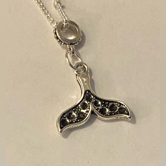 NEW Whale Tail necklace - Picture 2 of 3